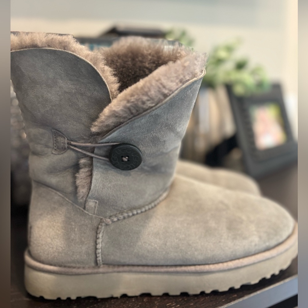 Bailey Button Uggs